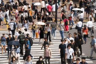 浓眉：布克本季确实在组织进攻方面做得很好 针对他做了额外训练